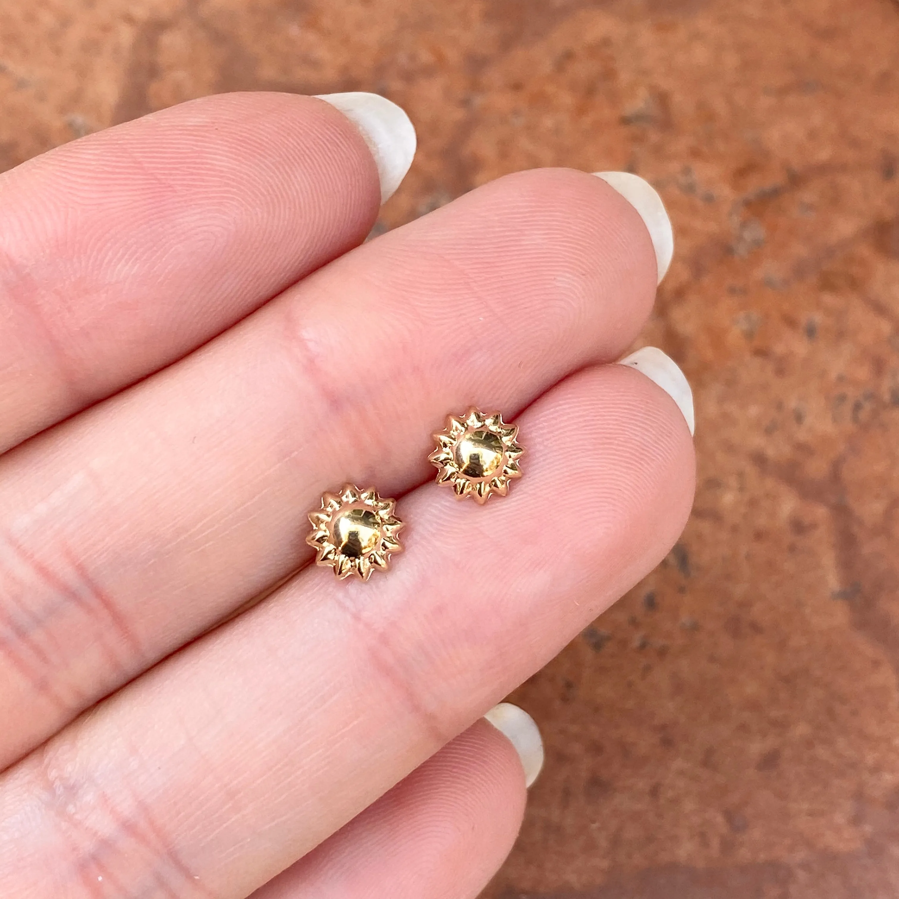 14KT Yellow Gold Polished Mini Sunflower Post Stud Earrings