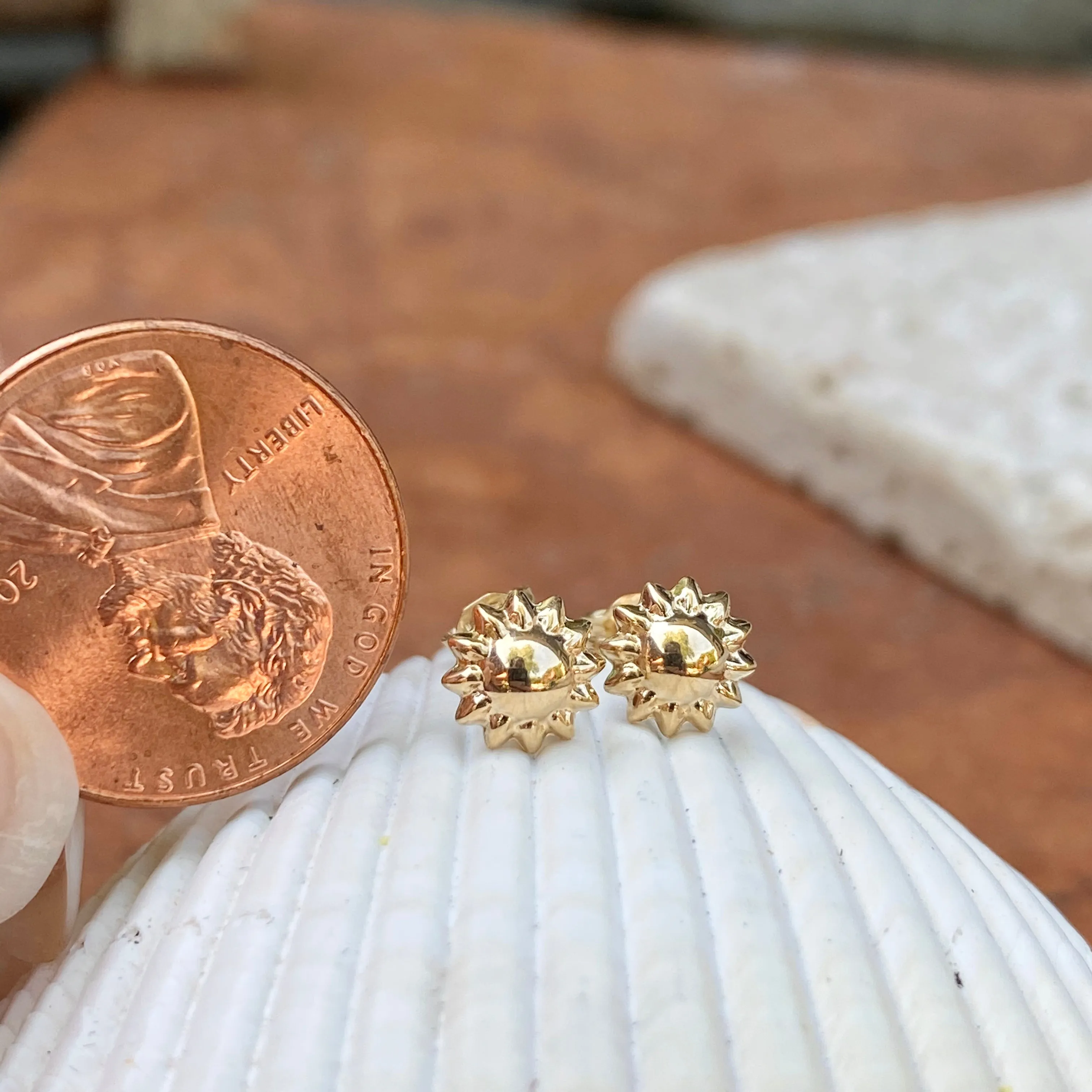 14KT Yellow Gold Polished Mini Sunflower Post Stud Earrings