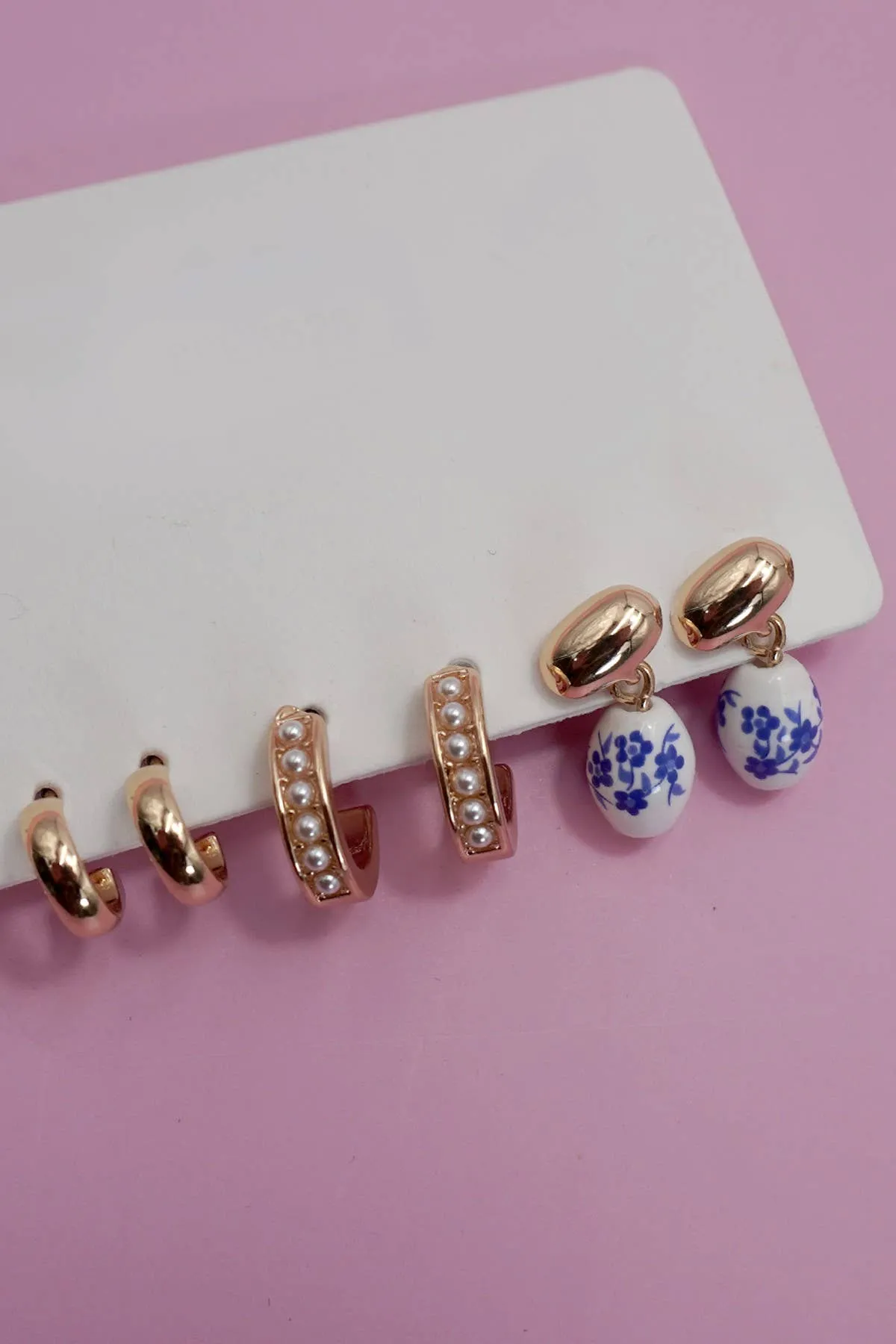 BLUE CERAMIC PORCELAIN TRIO HUGGIE HOOP EARRINGS | 80E6525