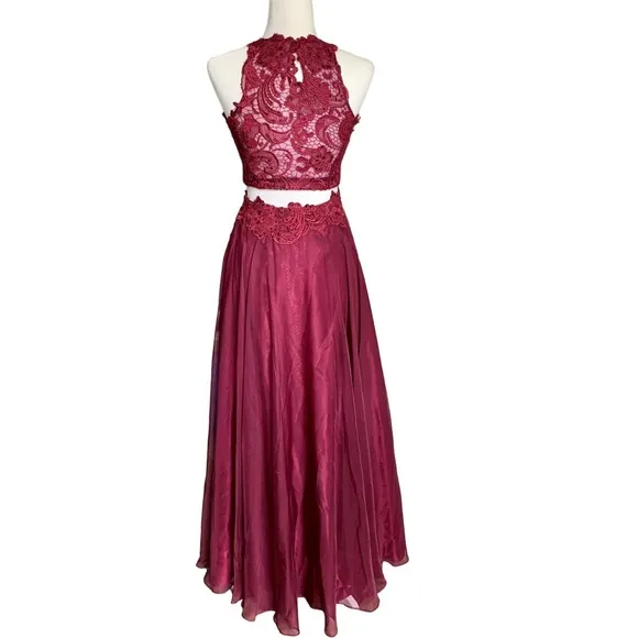 Dave and Johnny Maroon Colored 2 Piece Lace and Beaded Gown size 4 Prom Formal
