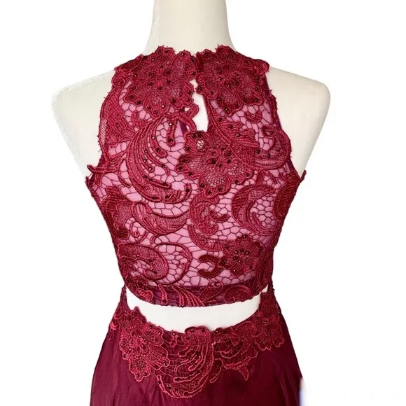 Dave and Johnny Maroon Colored 2 Piece Lace and Beaded Gown size 4 Prom Formal