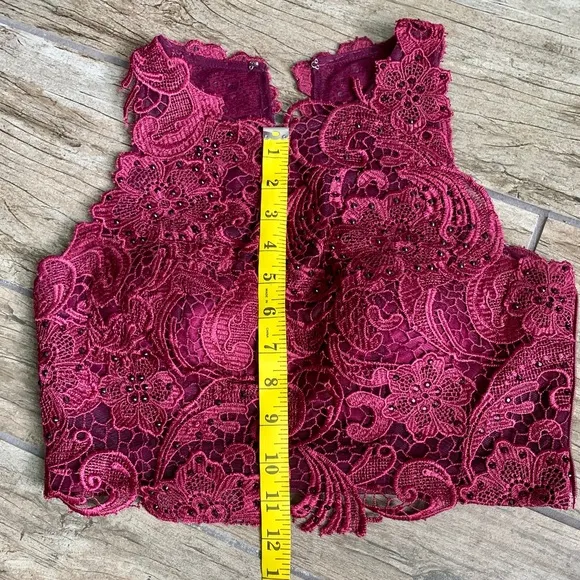Dave and Johnny Maroon Colored 2 Piece Lace and Beaded Gown size 4 Prom Formal