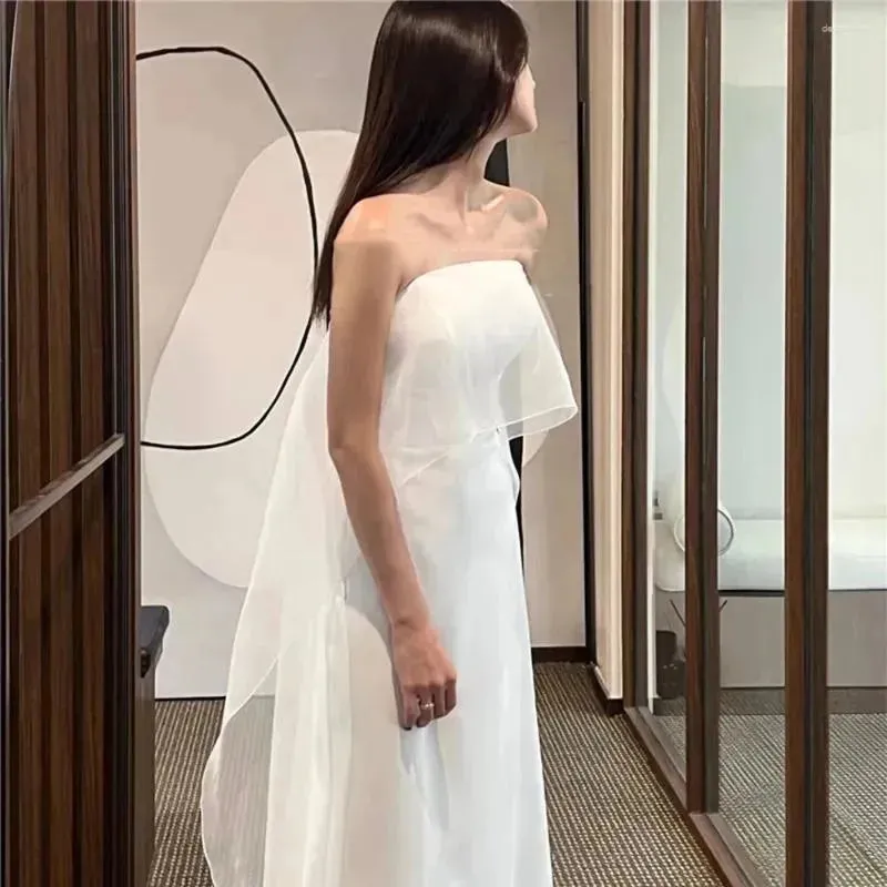 Elegant White A-Line Satin Wedding Dress Strapless Backless Bride Dresses Scoop Vintage Sleeveless Bridal Dresses Floor-Length