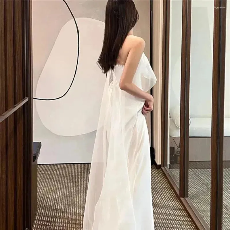 Elegant White A-Line Satin Wedding Dress Strapless Backless Bride Dresses Scoop Vintage Sleeveless Bridal Dresses Floor-Length
