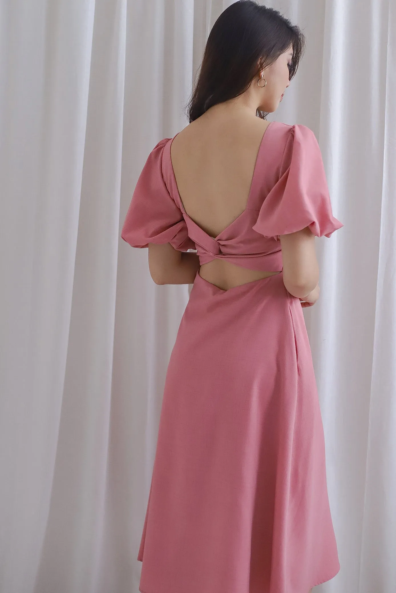 Evanne Twist Bow Back Midi Dress In Tea Rose