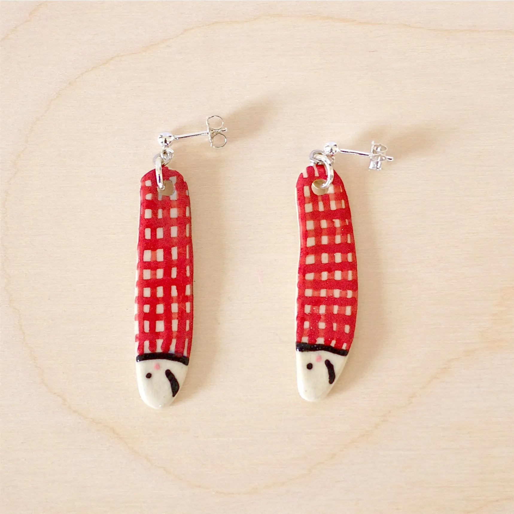 FISHEE EARRINGS - RED CHECK