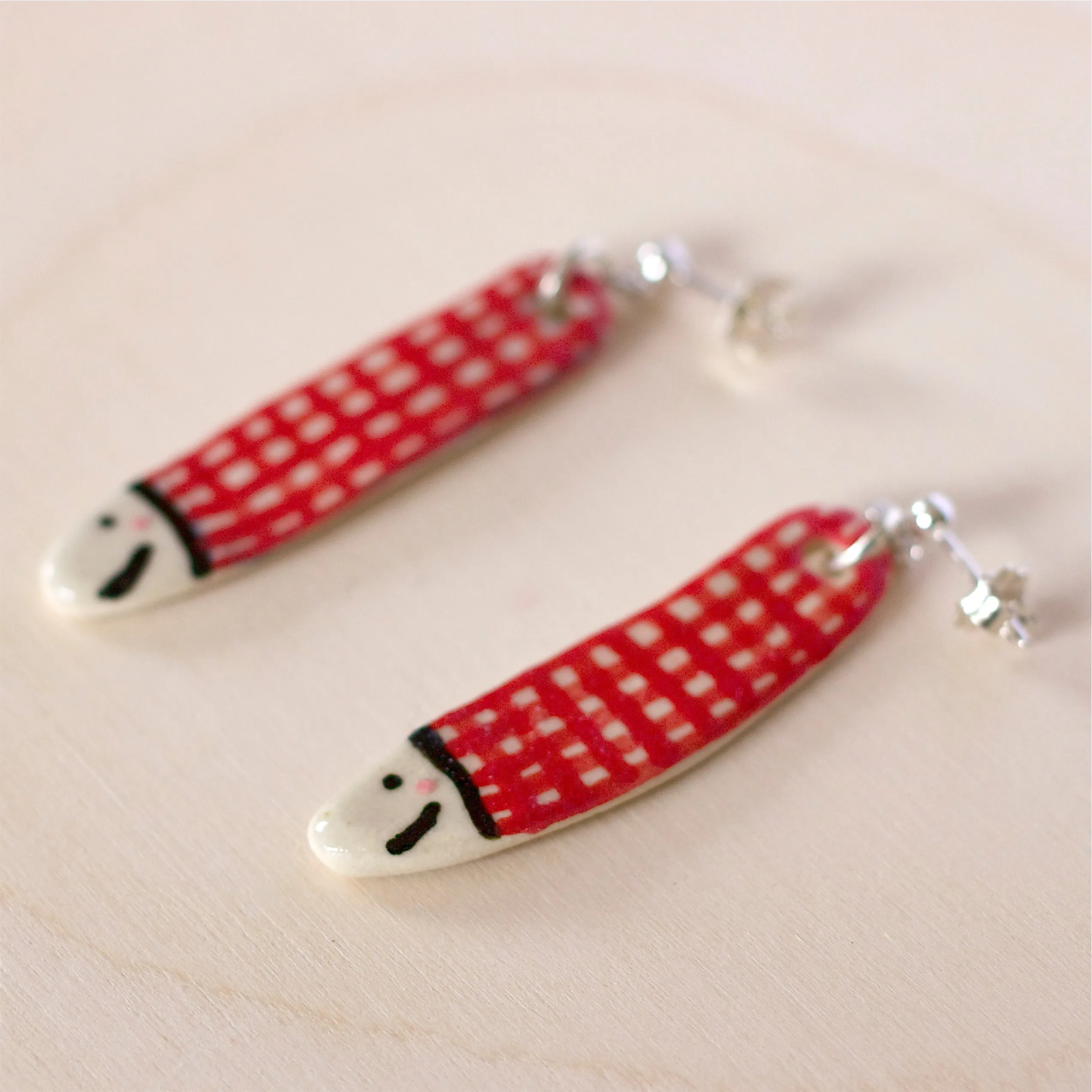 FISHEE EARRINGS - RED CHECK