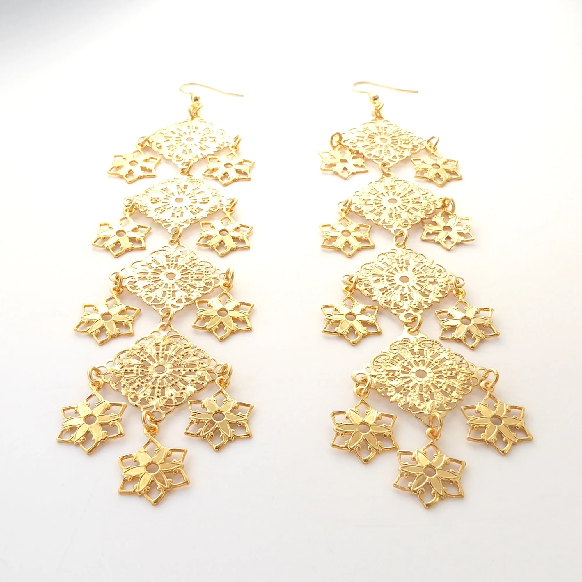 Gold long estrella earrings