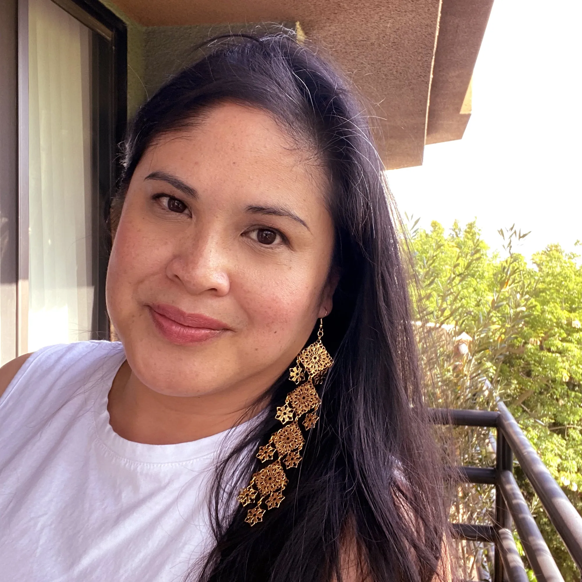 Gold long estrella earrings