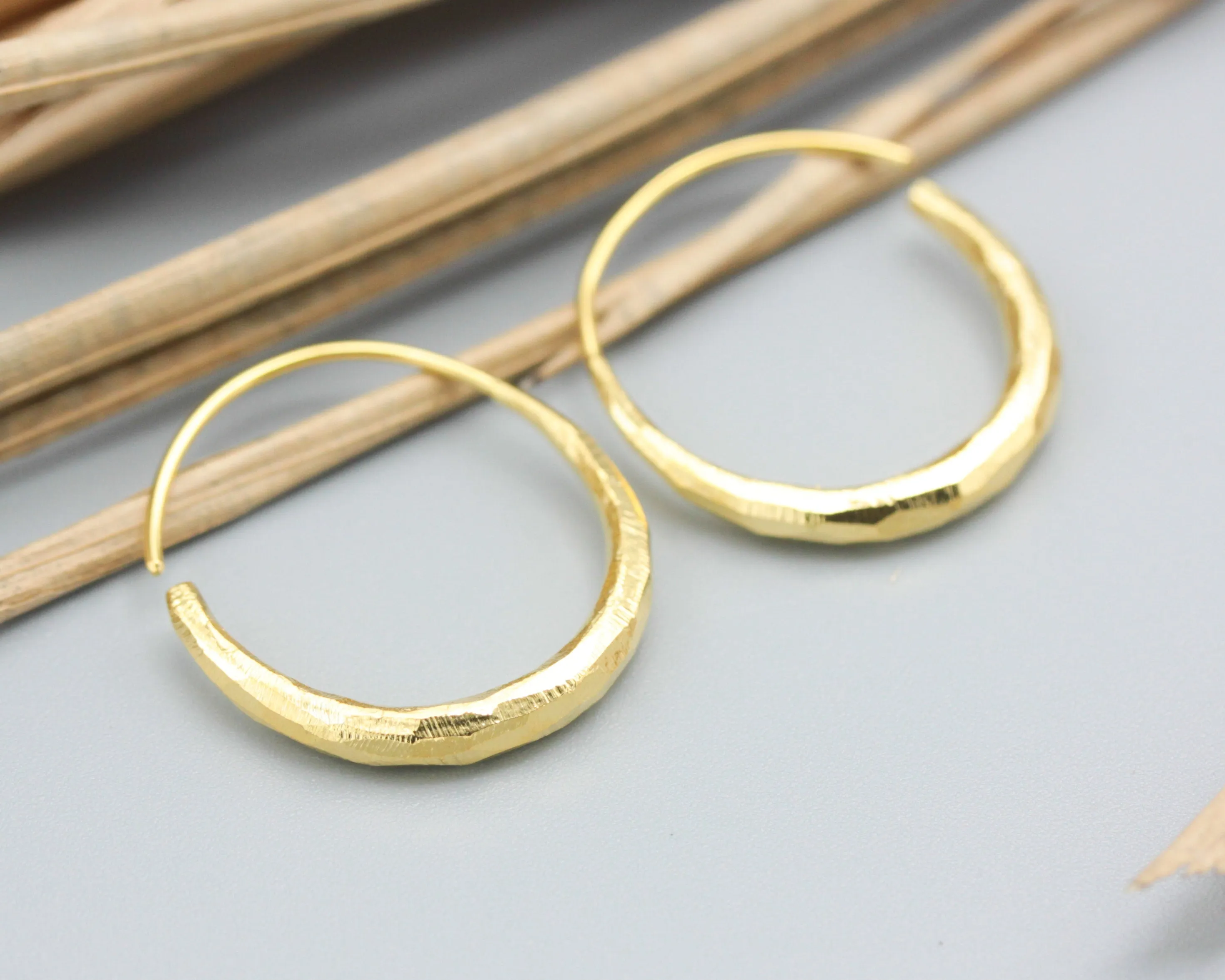 Hammer texture 18k gold hoop dangle earrings