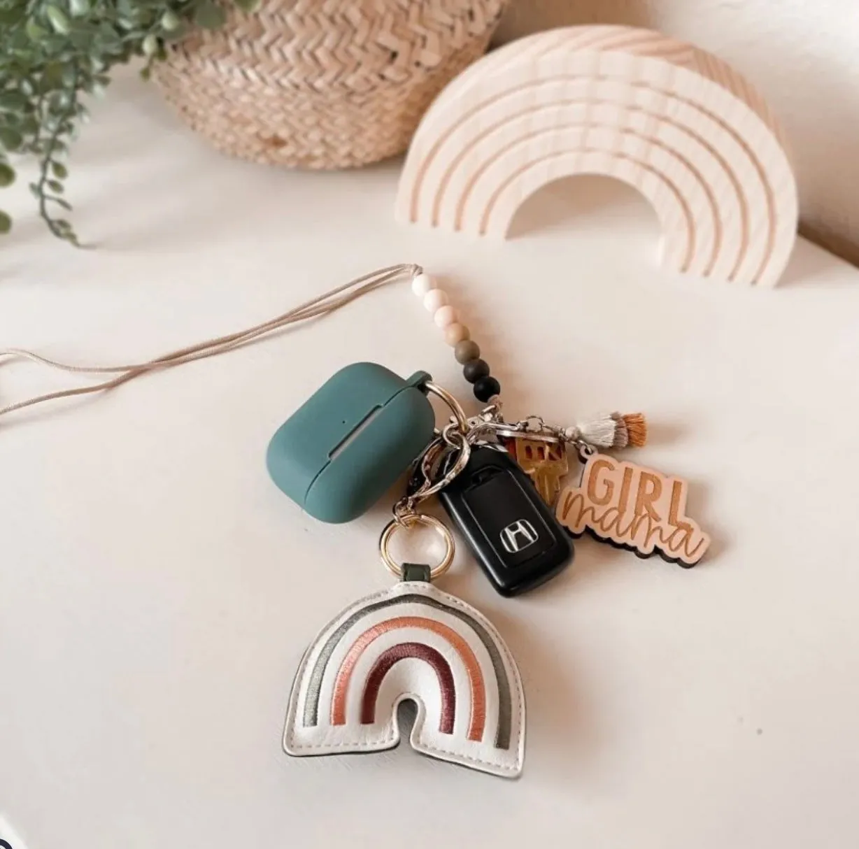 Itzy Friends Charm Keychain - Rainbow