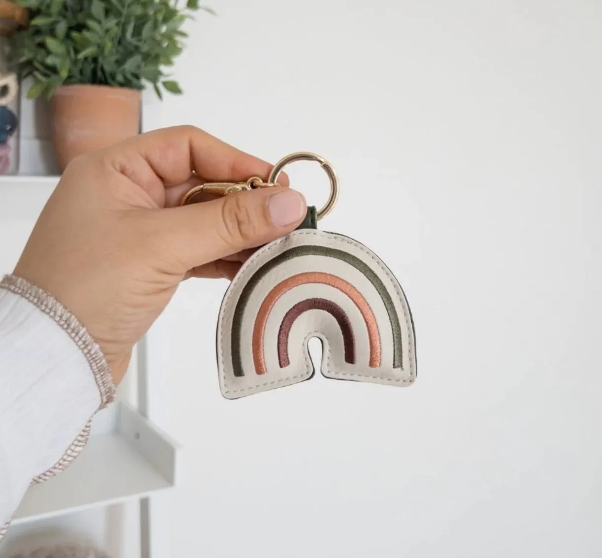 Itzy Friends Charm Keychain - Rainbow