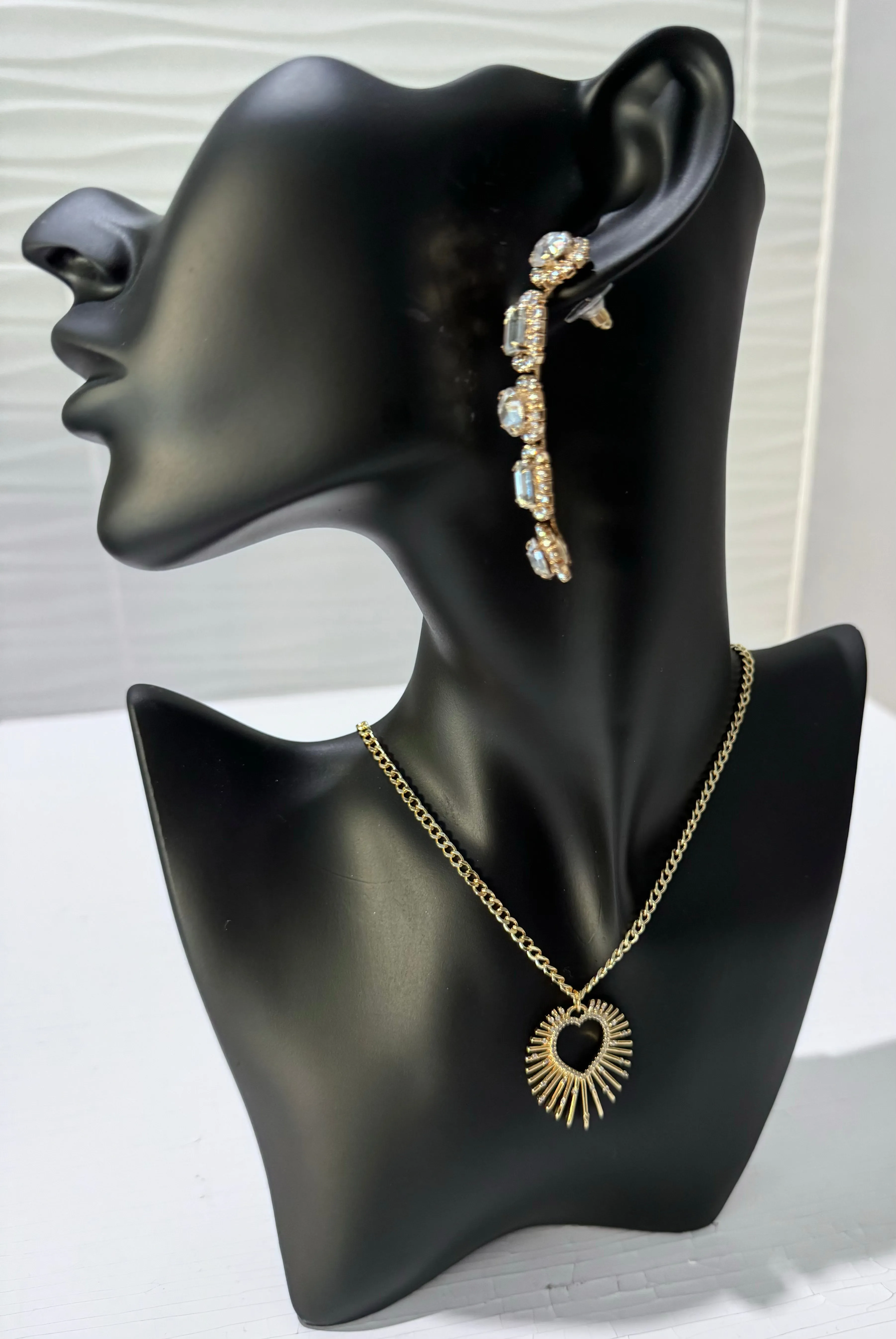 Julia Dangles