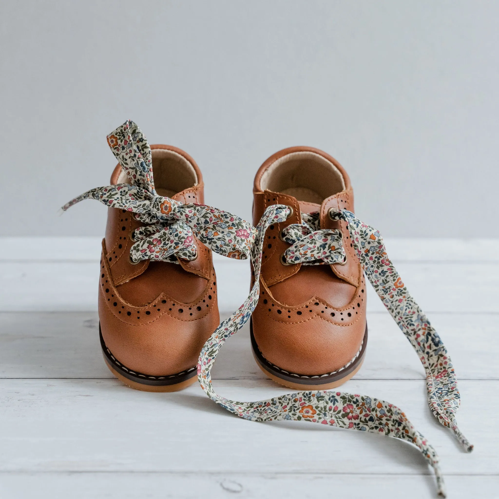 Lace Brogue Shoes - Tan
