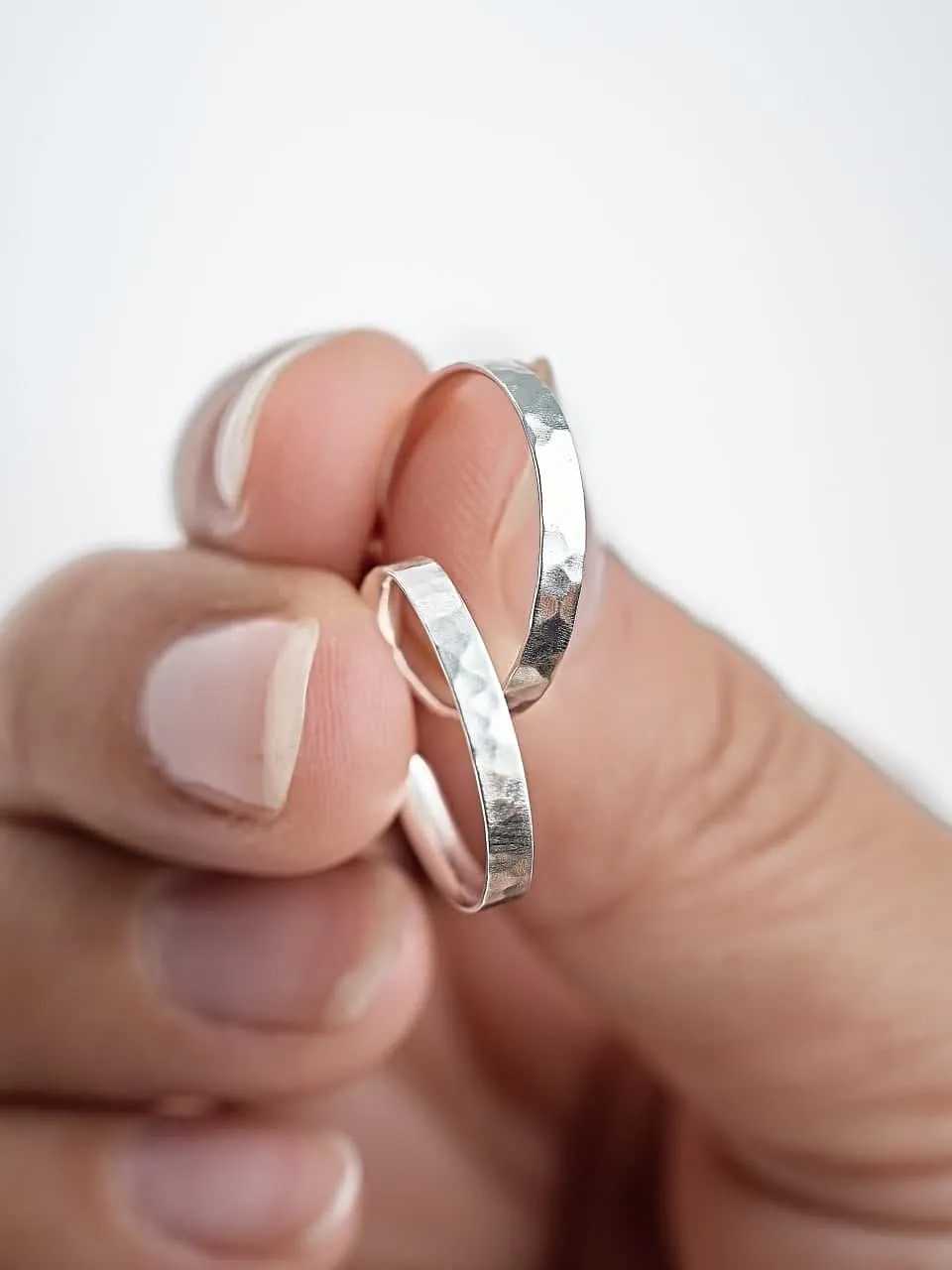 Lara Medium Hammered Hoop Earrings – Elegant Design