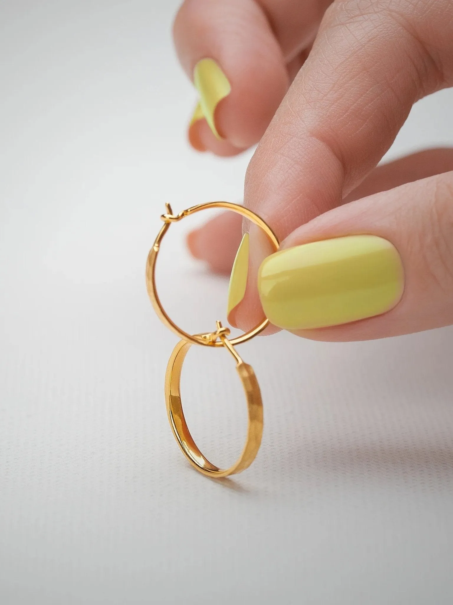 Lara Medium Hammered Hoop Earrings – Elegant Design