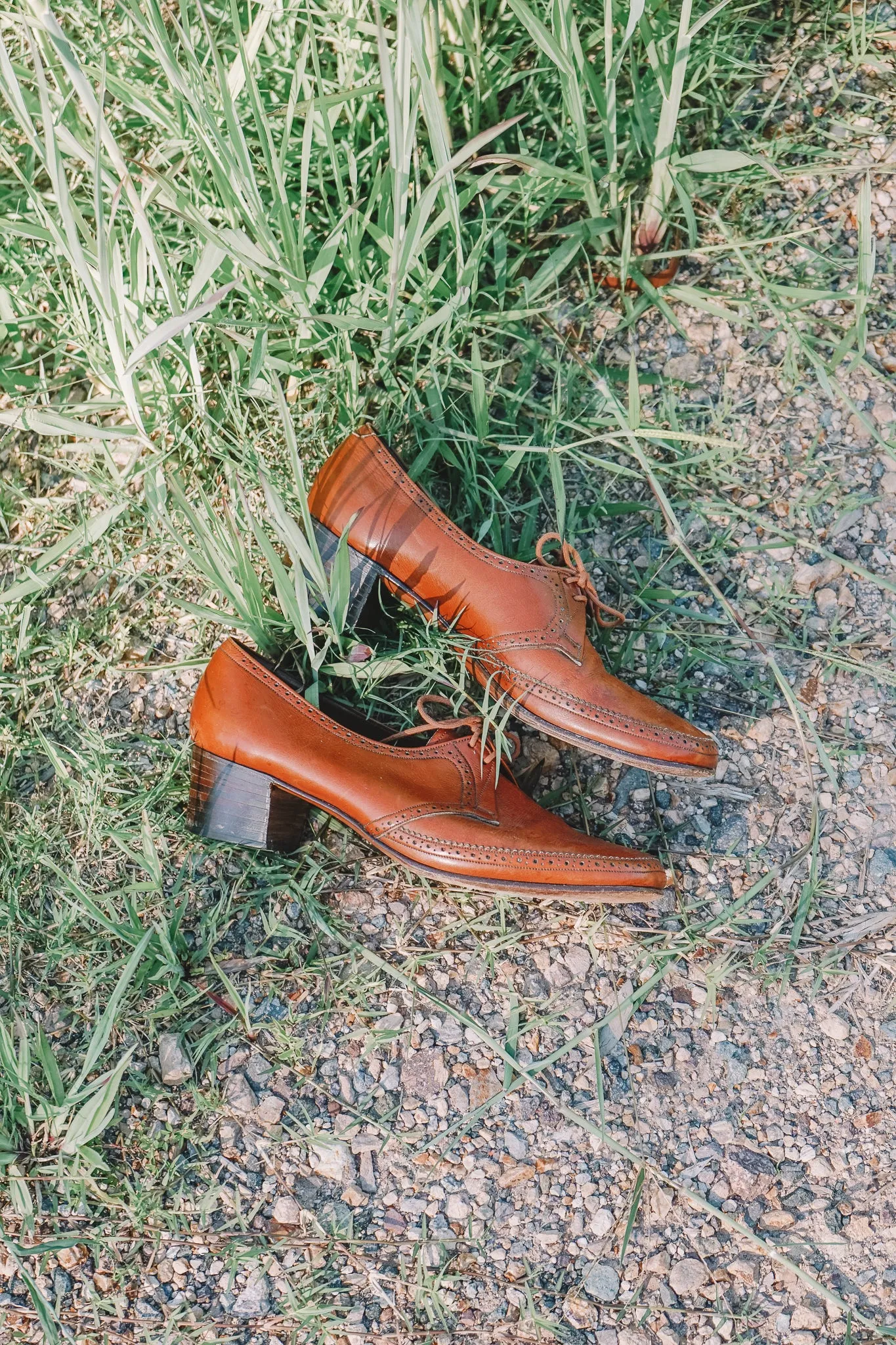 LEATHER BROGUES