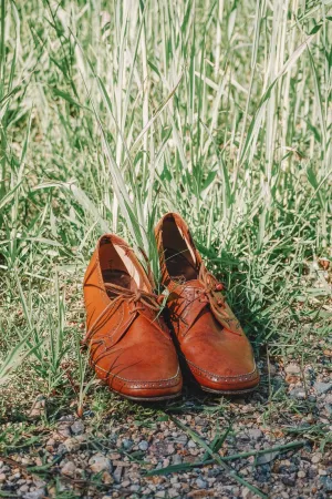 LEATHER BROGUES