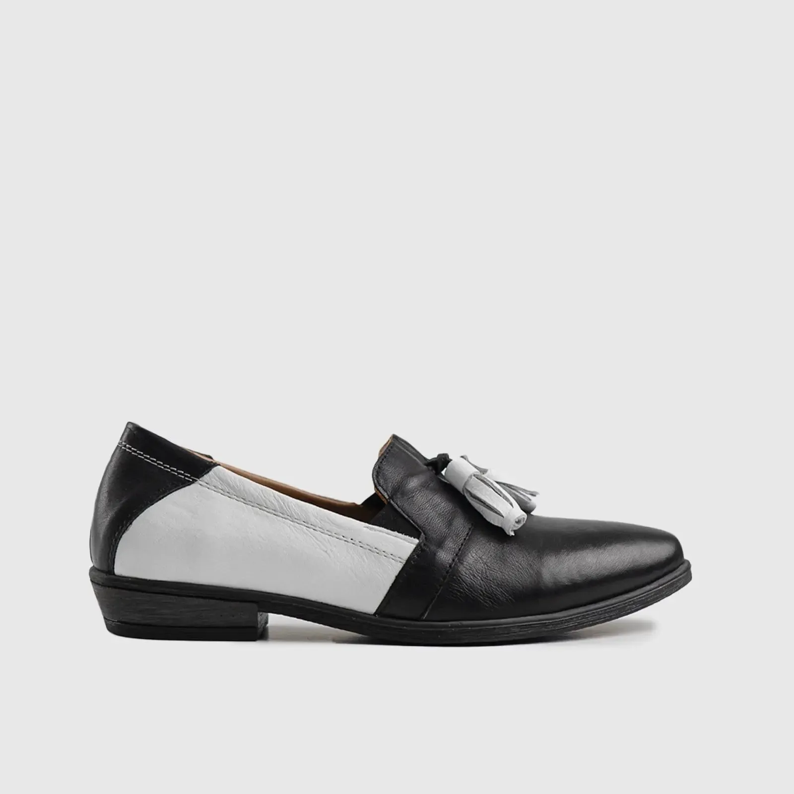 Leather Slip On Tassels 2893 Black/White