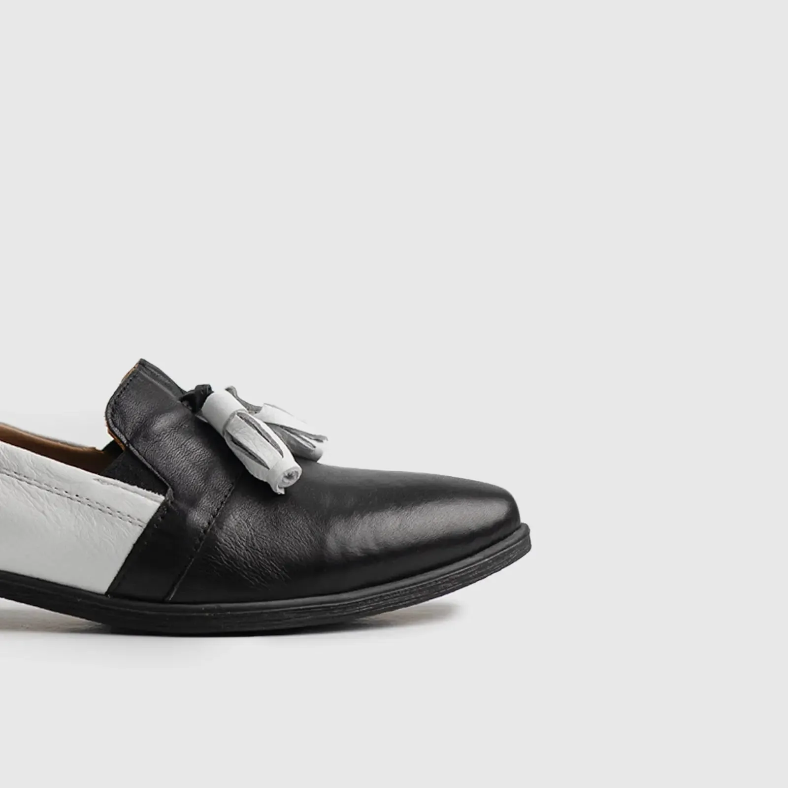 Leather Slip On Tassels 2893 Black/White