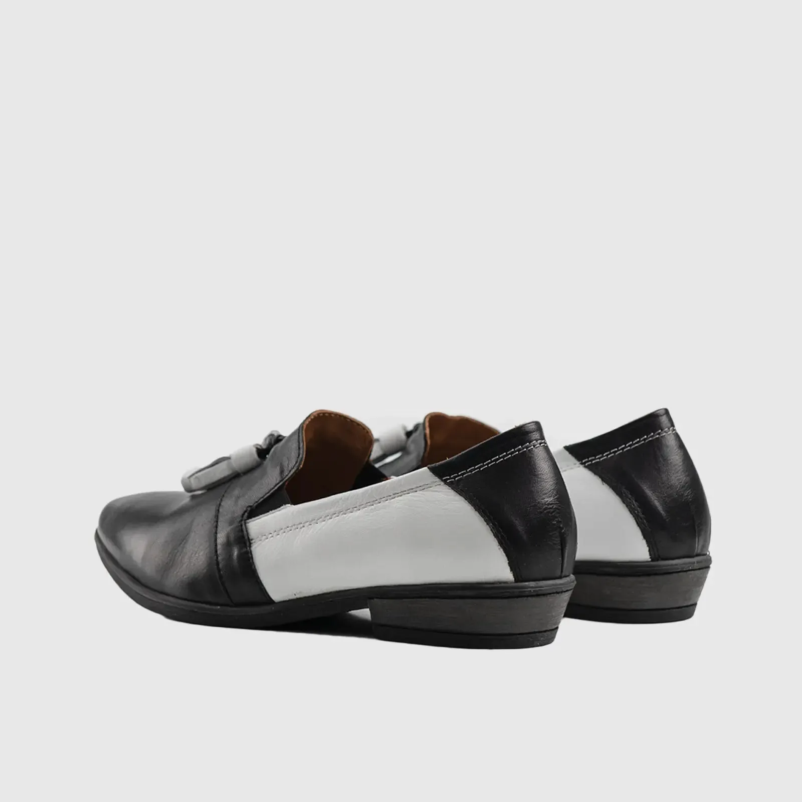 Leather Slip On Tassels 2893 Black/White