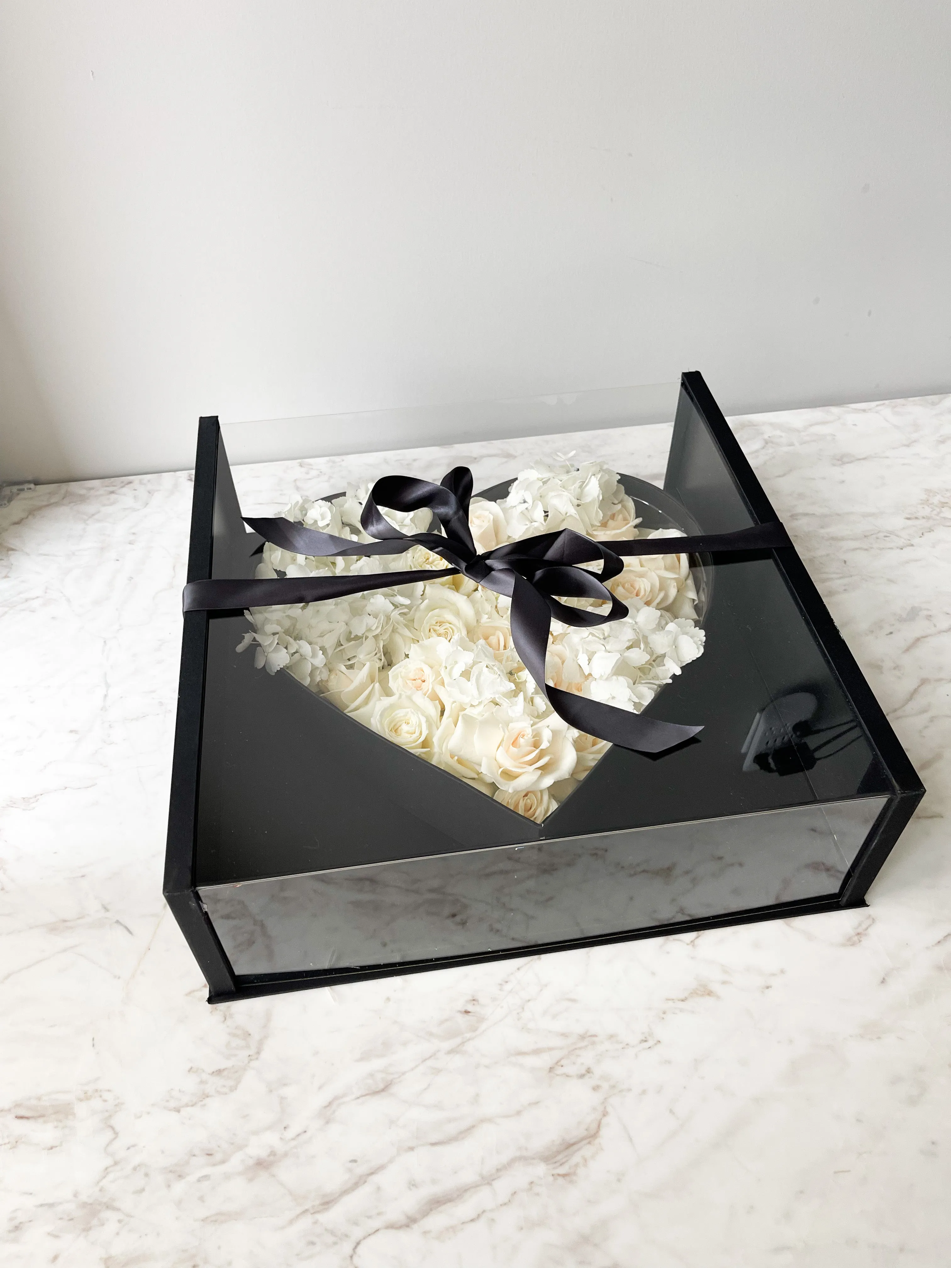 Luxury Acrylic Large-size Square Flower Box With Heart Shape insert