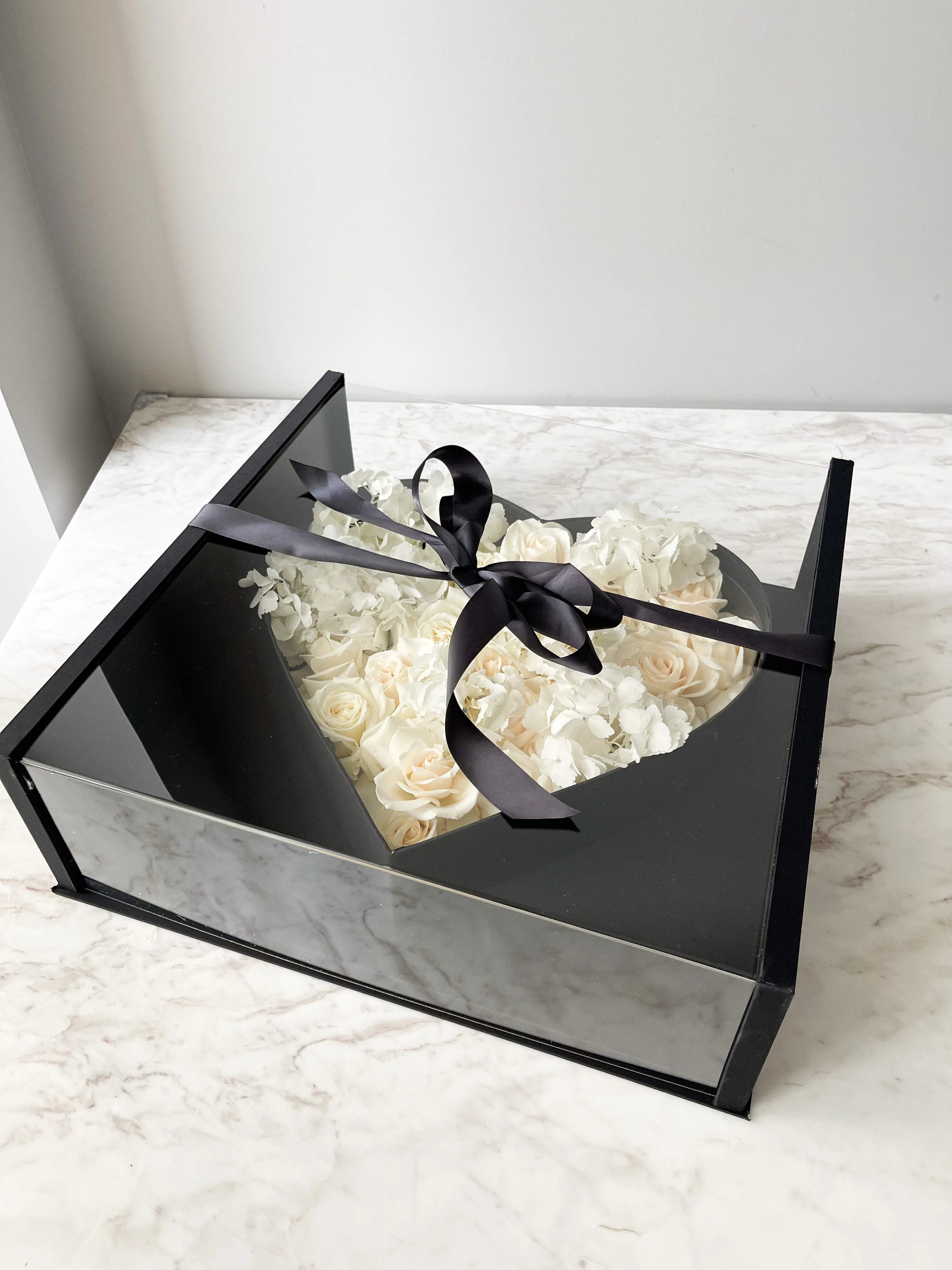 Luxury Acrylic Large-size Square Flower Box With Heart Shape insert