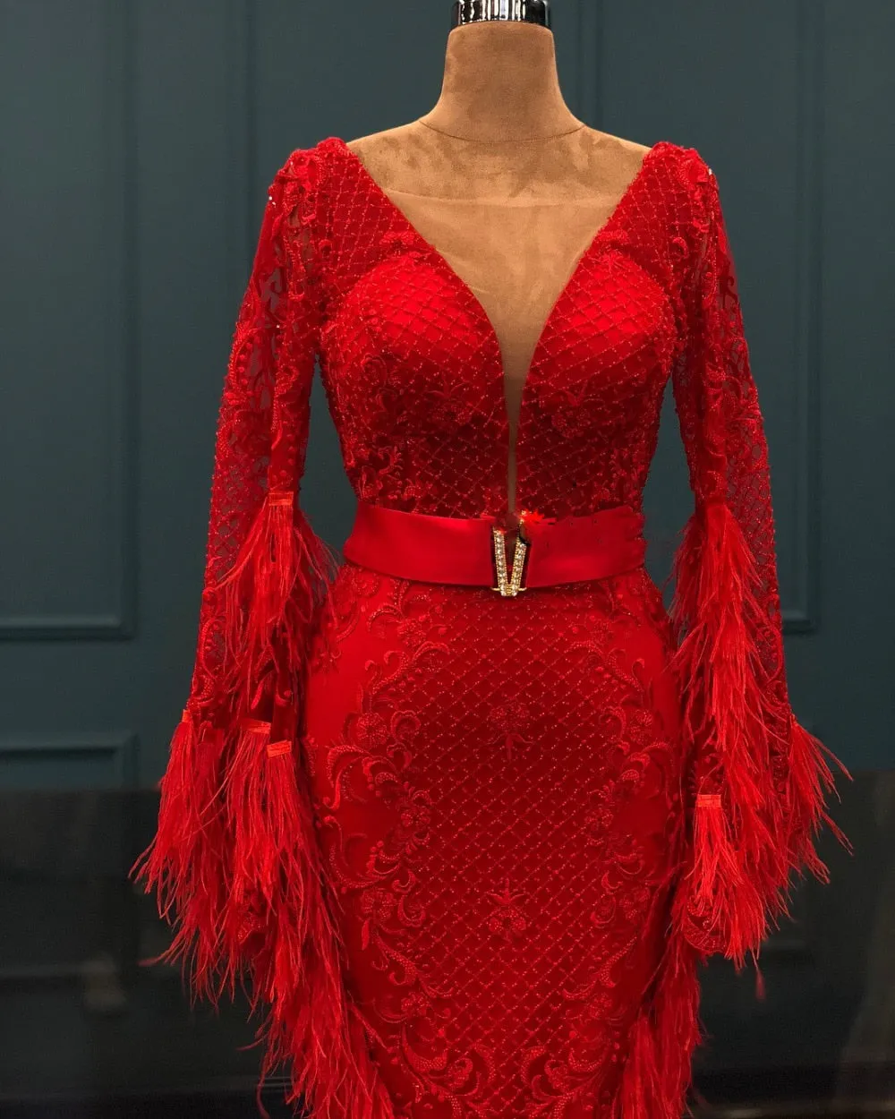 Luxury Feathers Red Short Evening Dress Mermaid Tea Length Lace