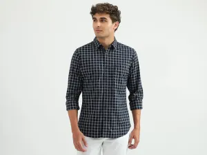 Men Checked Spread Collar Shirt