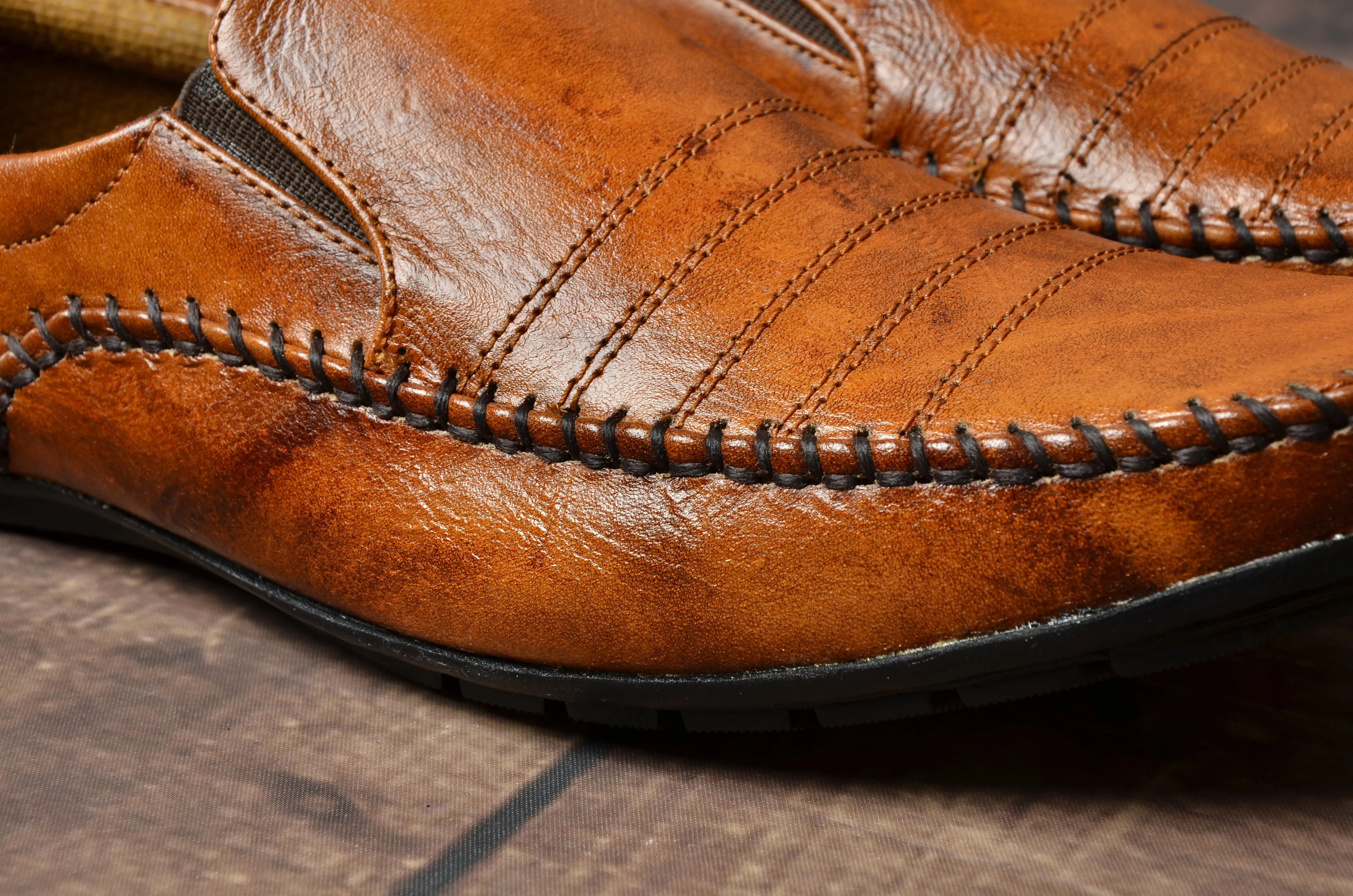 Men loafer with Stitch Front