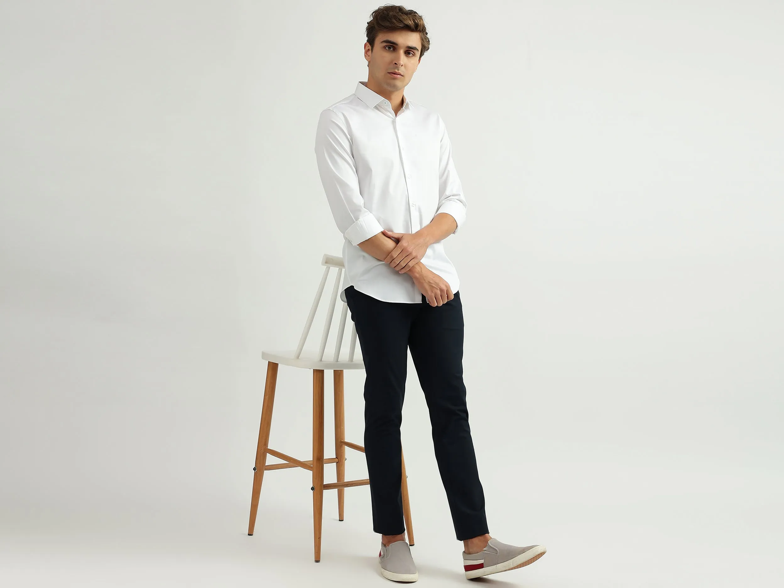 Men Solid Cutaway Collar Shirt