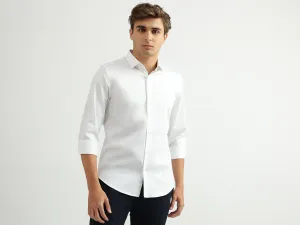 Men Solid Cutaway Collar Shirt