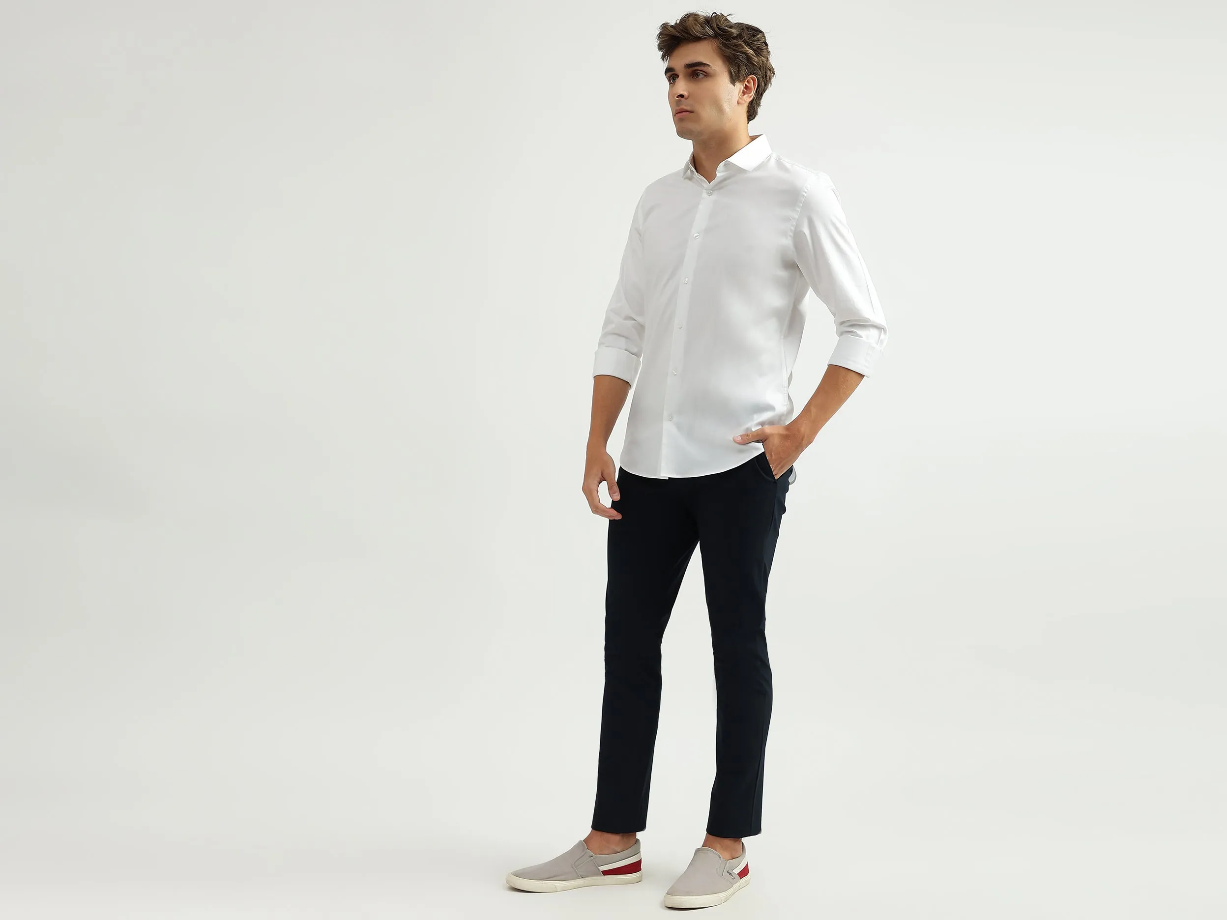 Men Solid Cutaway Collar Shirt