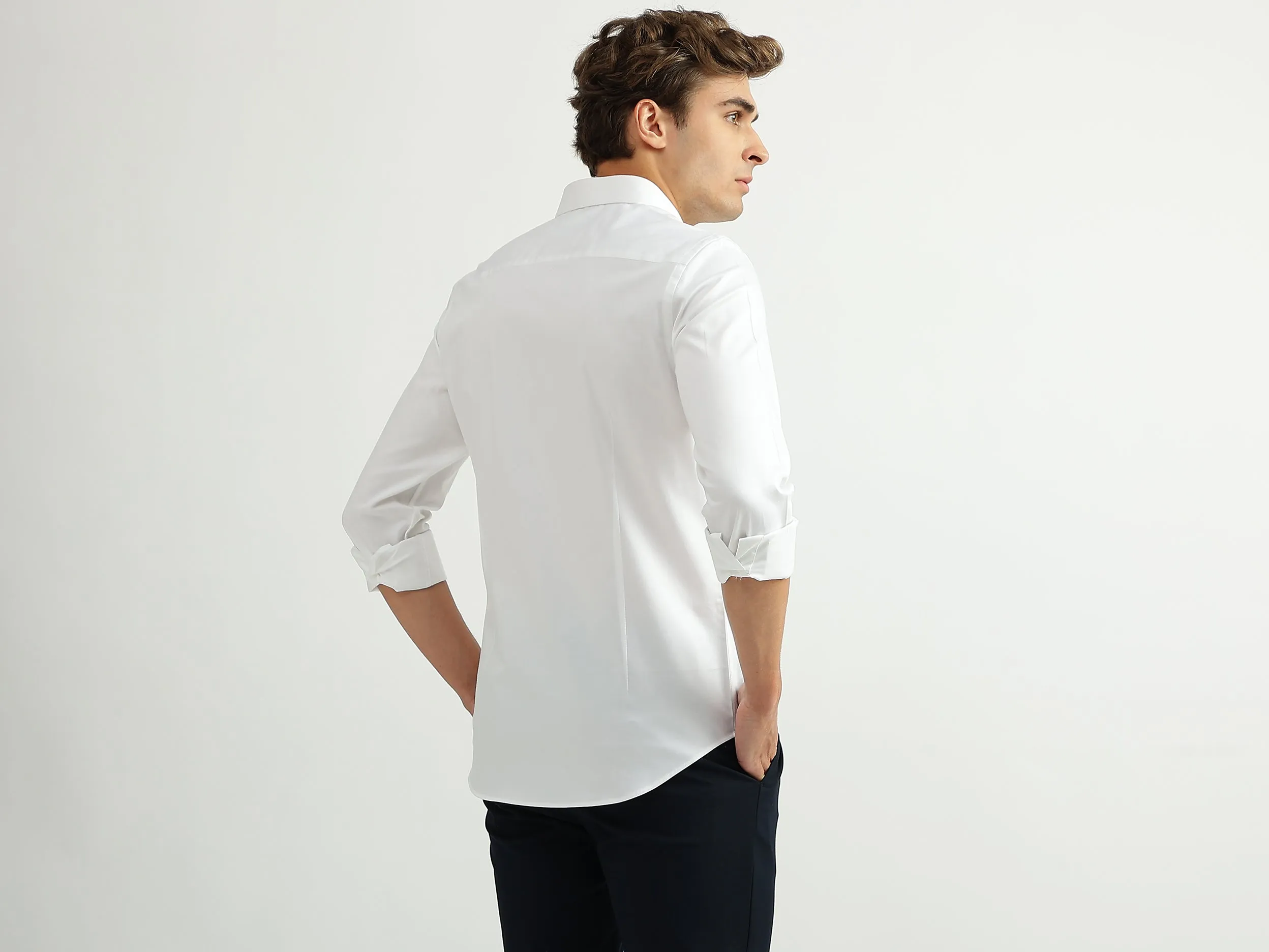 Men Solid Cutaway Collar Shirt