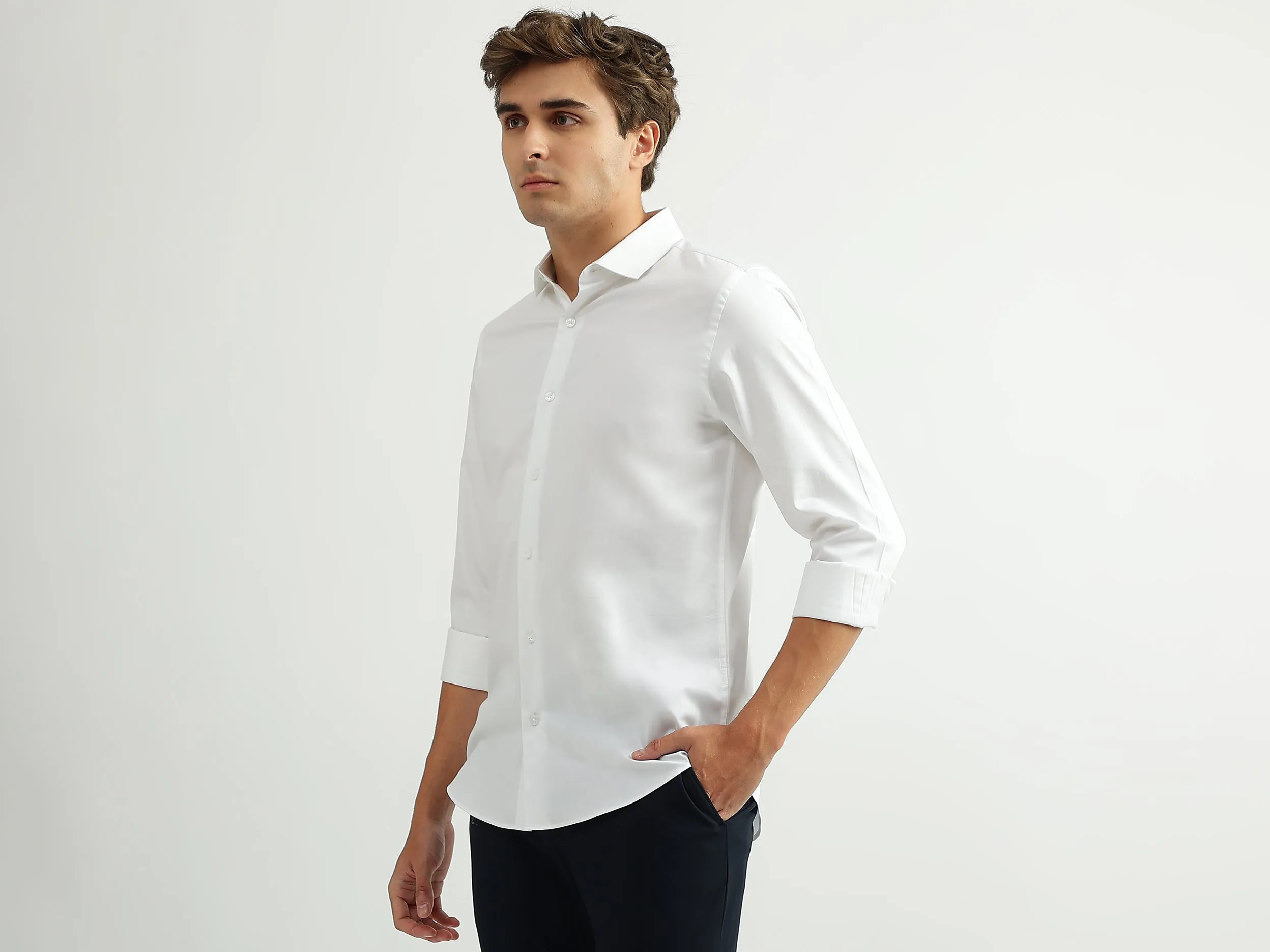 Men Solid Cutaway Collar Shirt