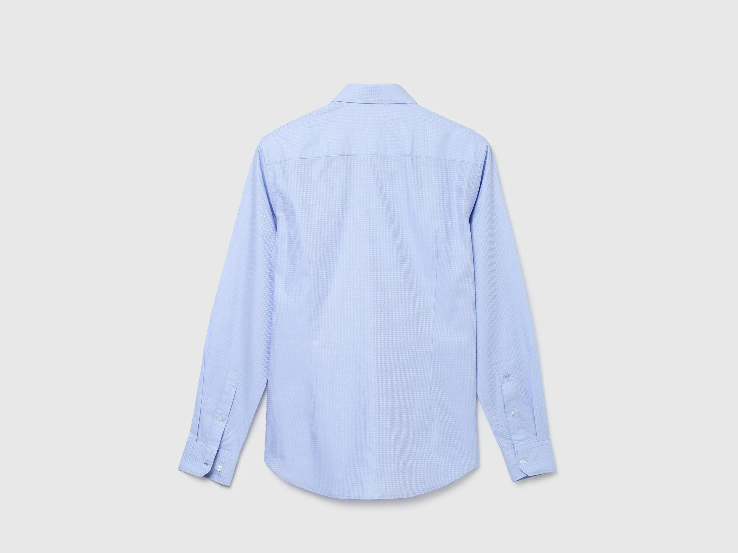 Men Textured Cutaway Collar Shirt