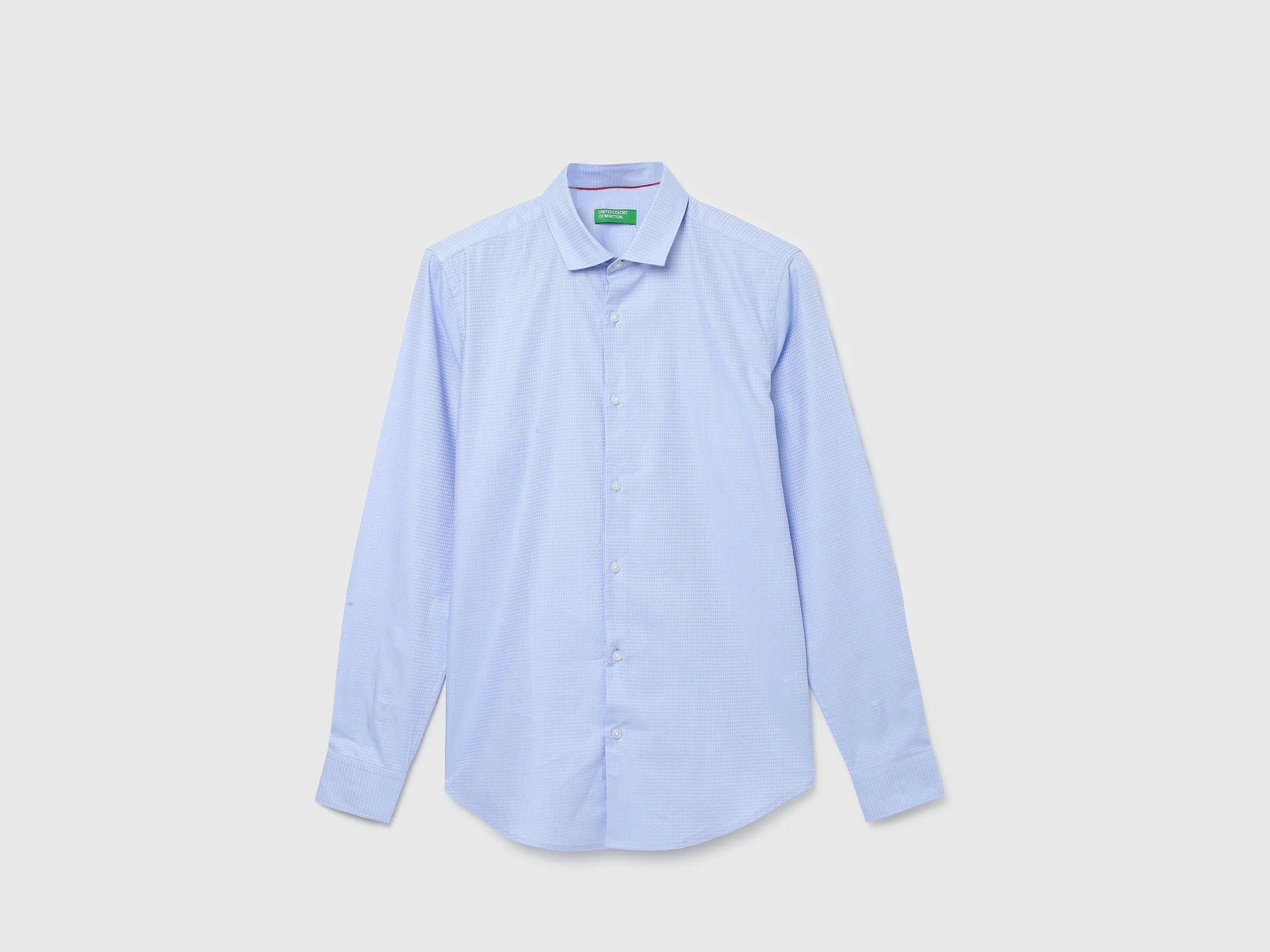 Men Textured Cutaway Collar Shirt
