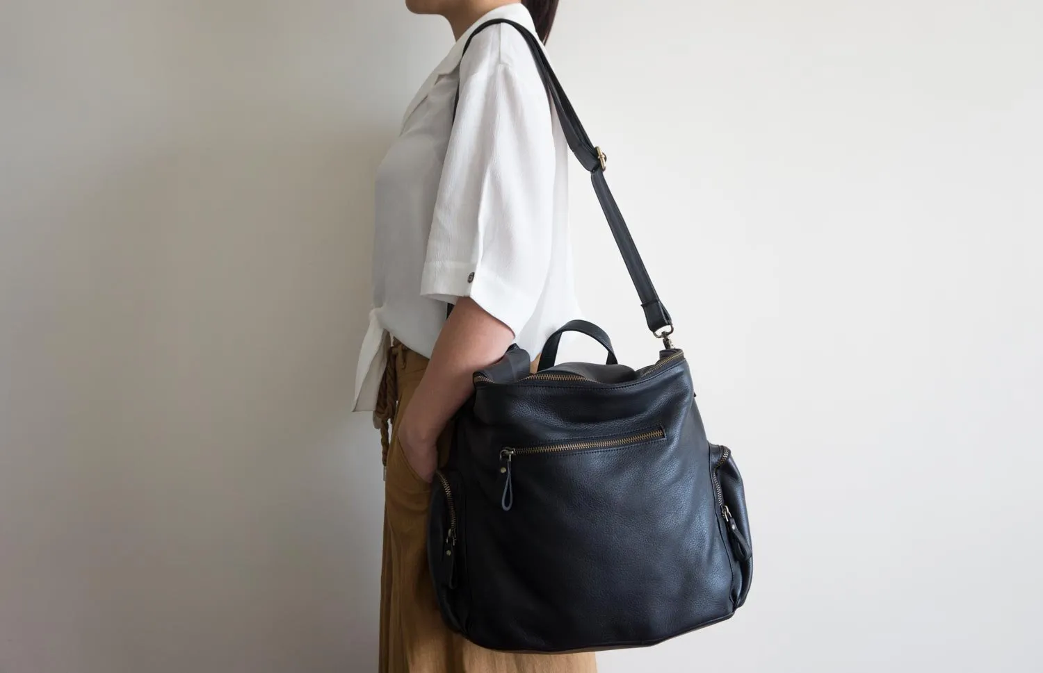 Noa Convertible Bucket Bag in Black