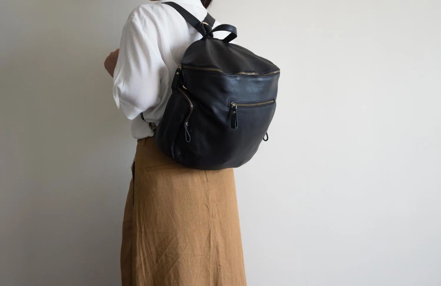 Noa Convertible Bucket Bag in Black
