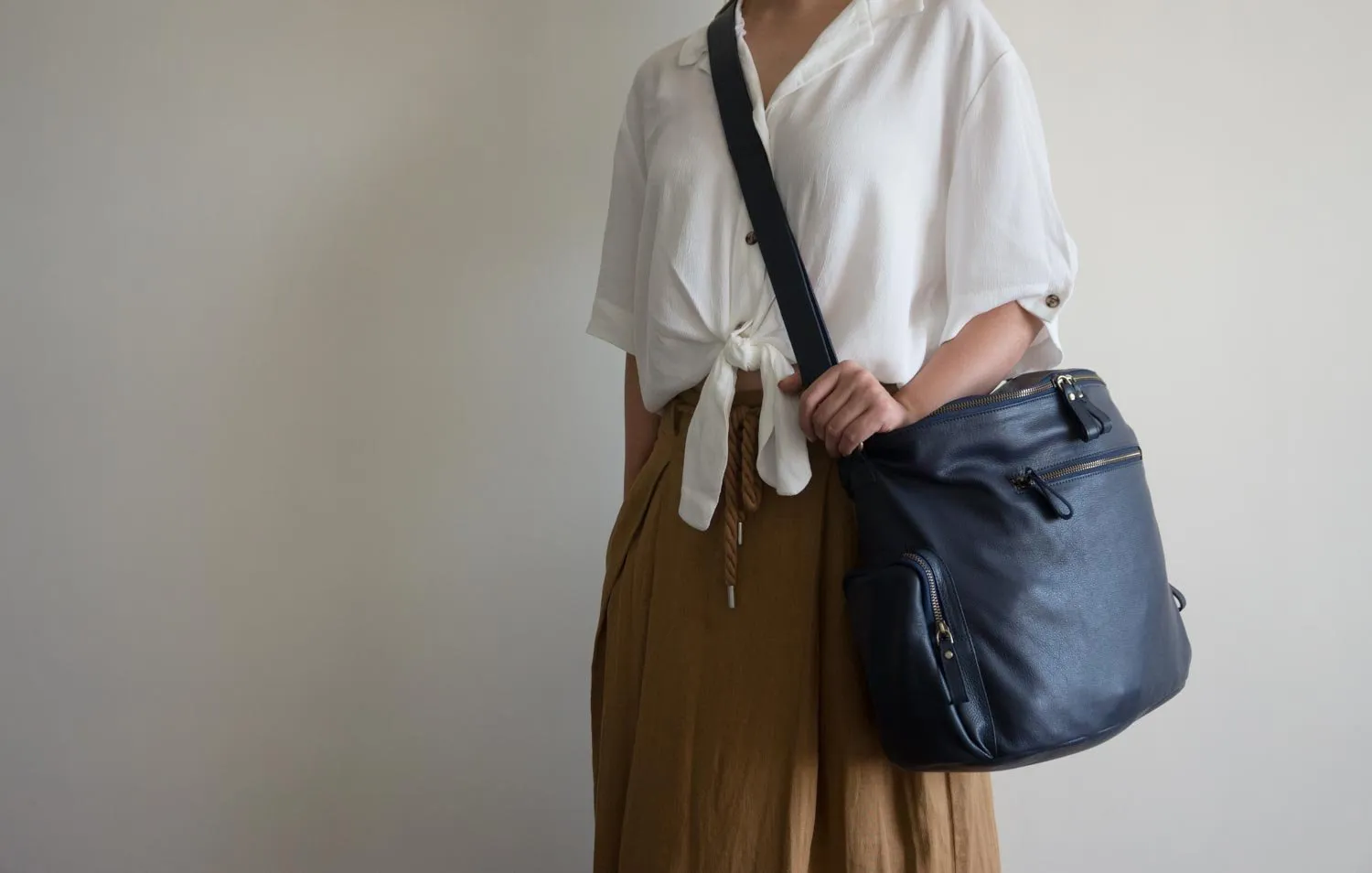 Noa Convertible Bucket Bag in Midnight Navy Blue