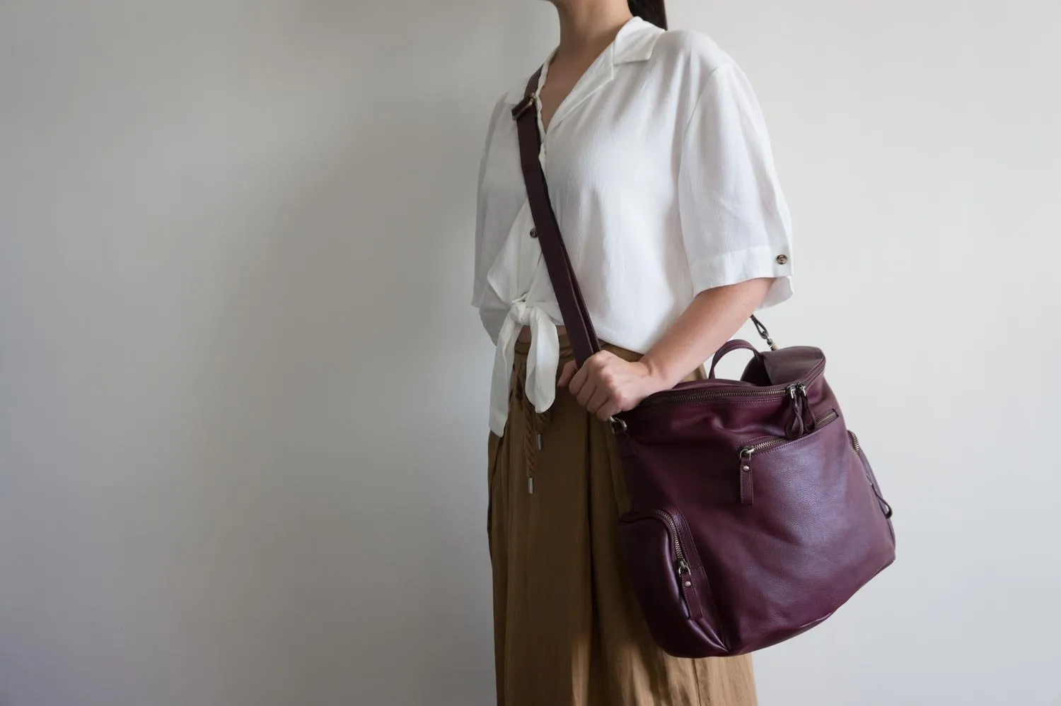Noa Leather Bucket Backpack in Eggplant
