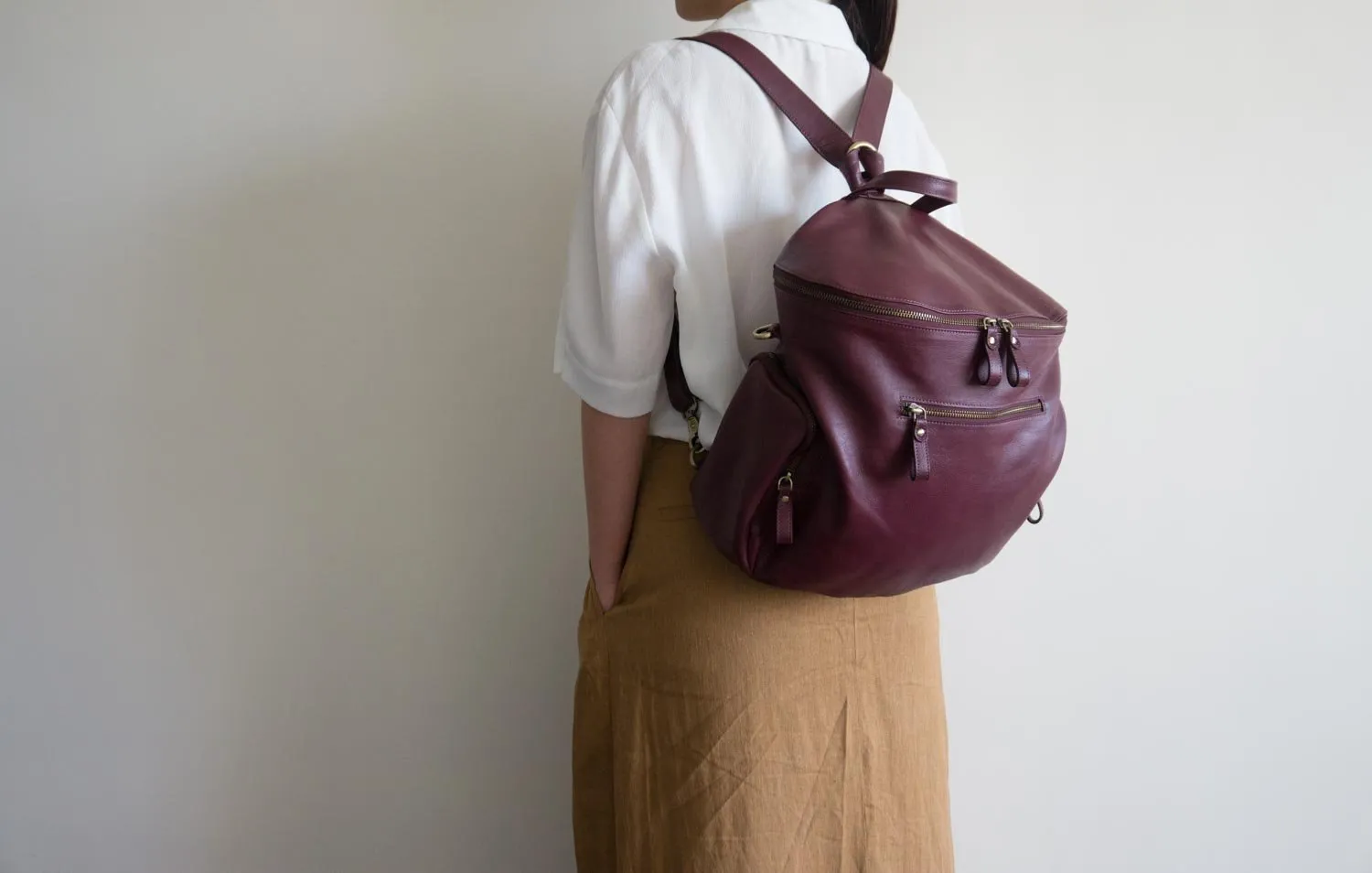 Noa Leather Bucket Backpack in Eggplant