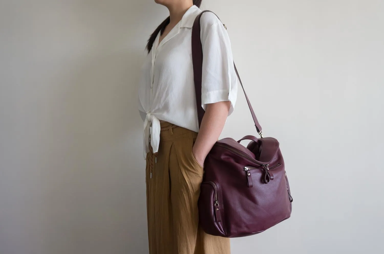 Noa Leather Bucket Backpack in Eggplant