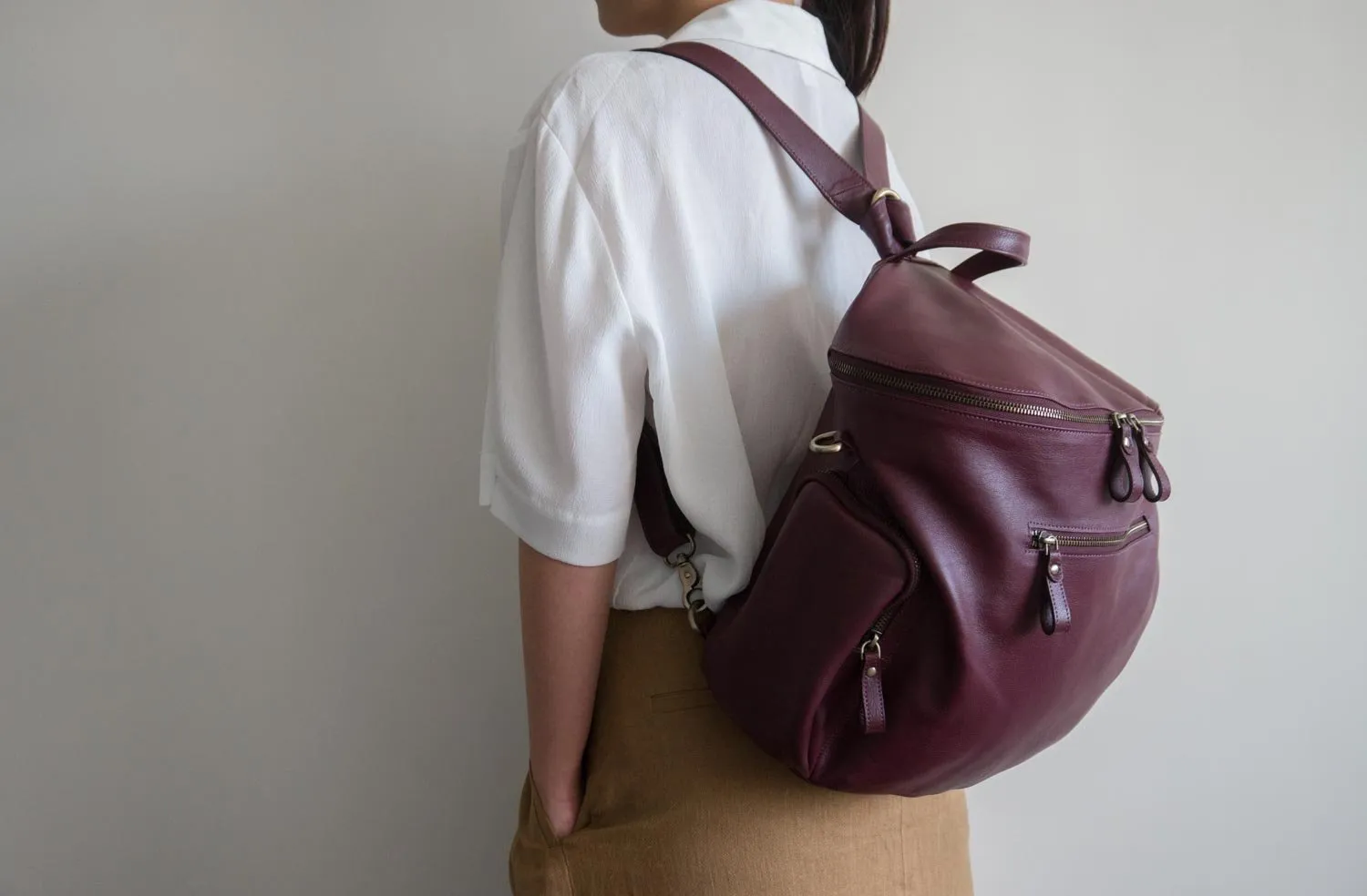 Noa Leather Bucket Backpack in Eggplant