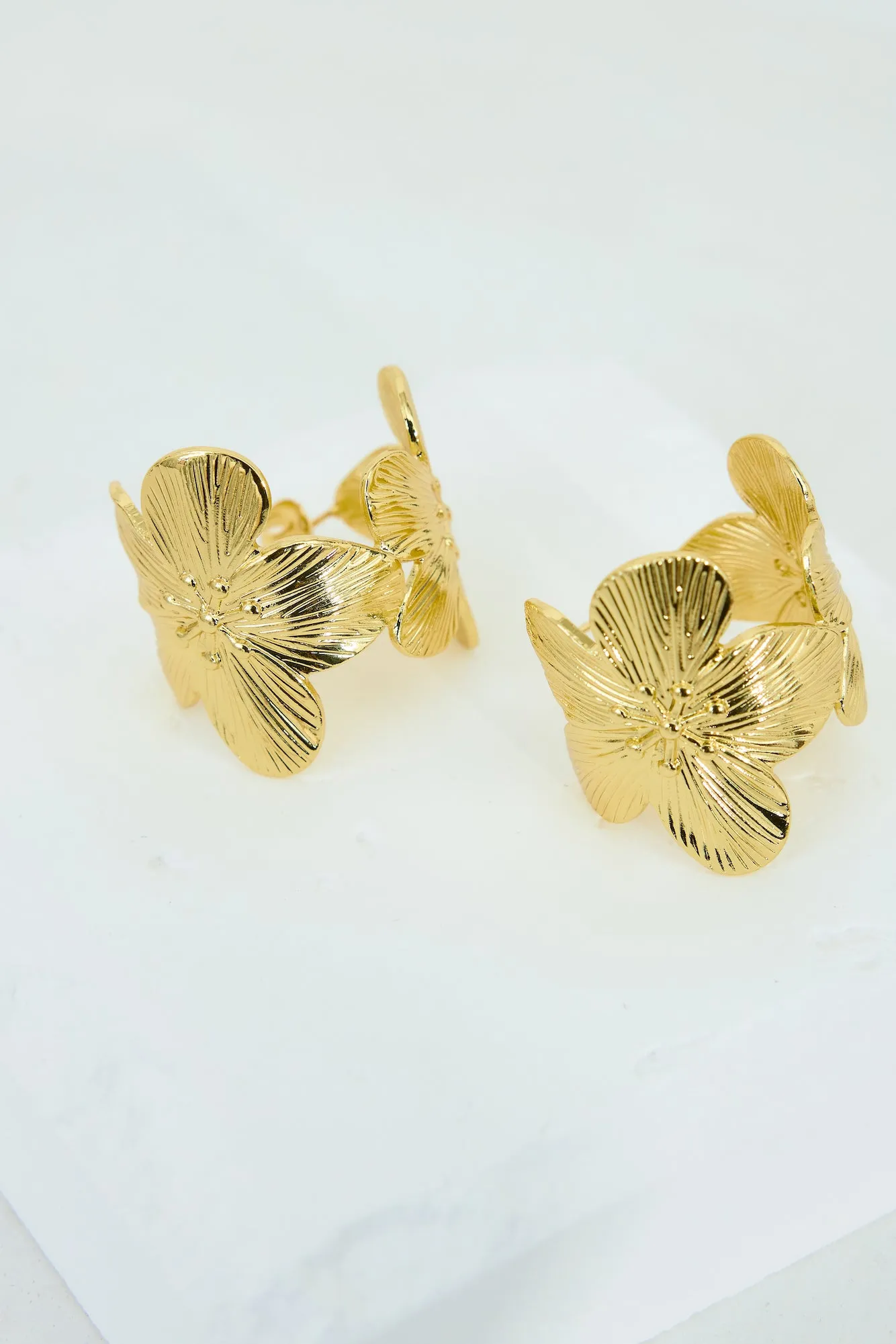 Petal Kisses Earrings Gold