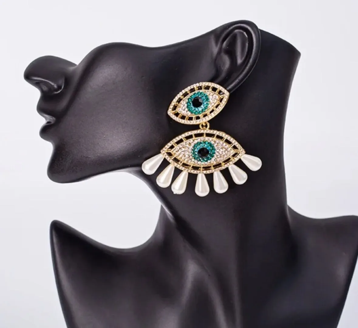 PRETTY EYES STATEMENT EARRINGS