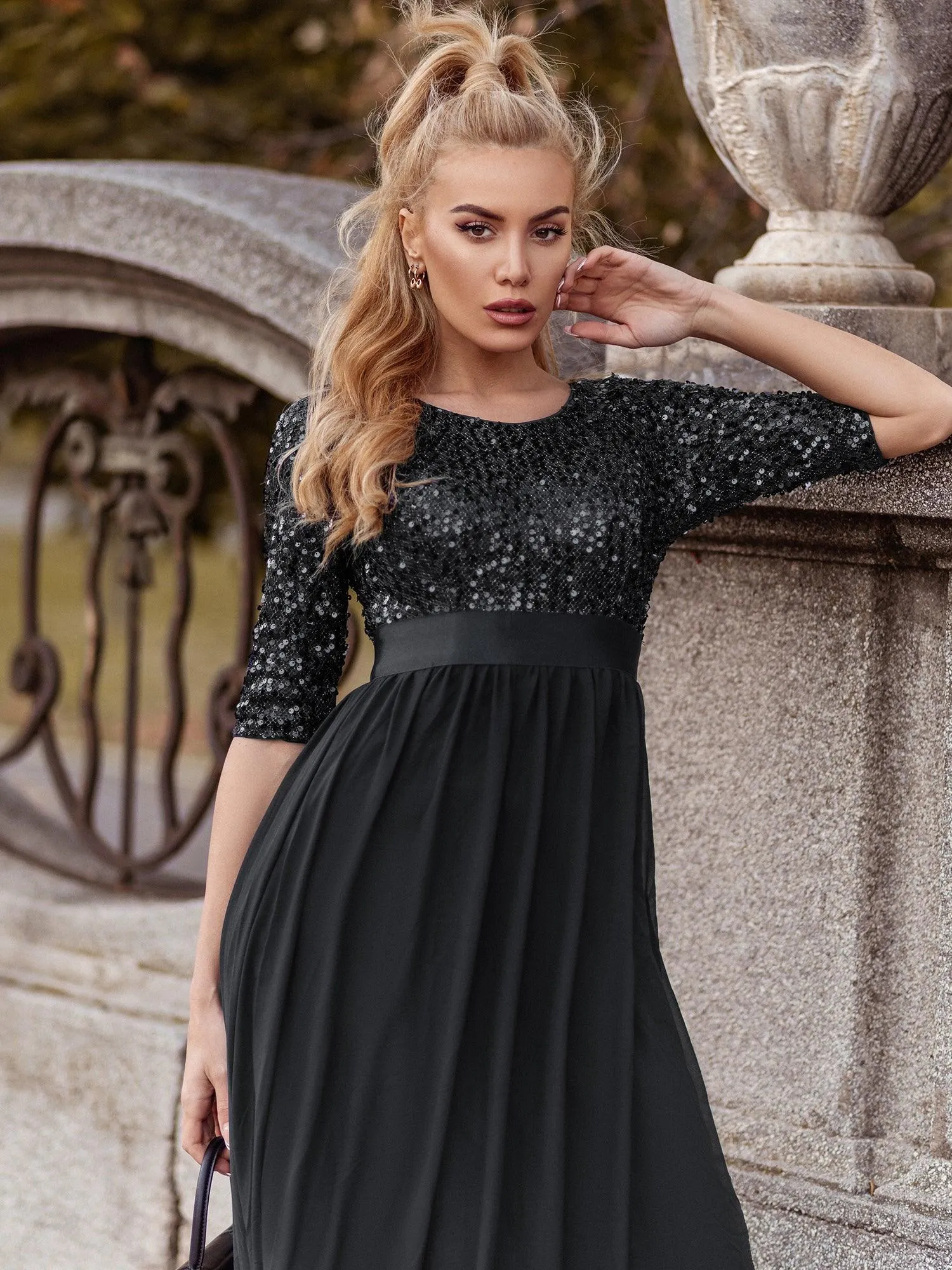 Robe de soirée élégante à encolure ronde et à manches 3/4 en patchwork de sequins