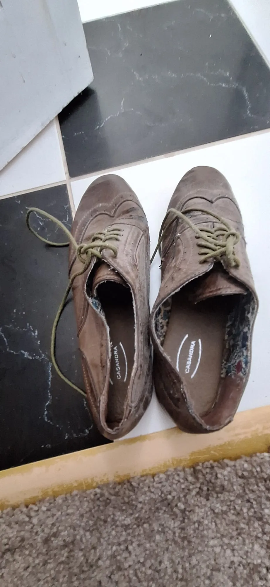 Trashed Brogues / Medium Scent / UK5